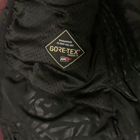 Volcom Snowboard Jacket - Picture 5 of 9